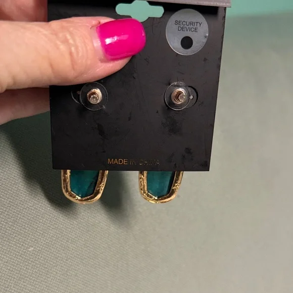 BNWT NICOLE MILLER FAUX MALACHITE MARBLED GOLD TONE DROP POST BACK EARRINGS - Picture 5 of 5